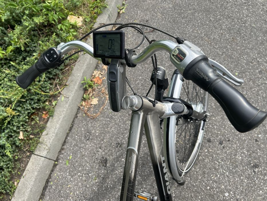 Fajny rower elektryczny GIANT TWIST GO 36V dwie baterie/ A