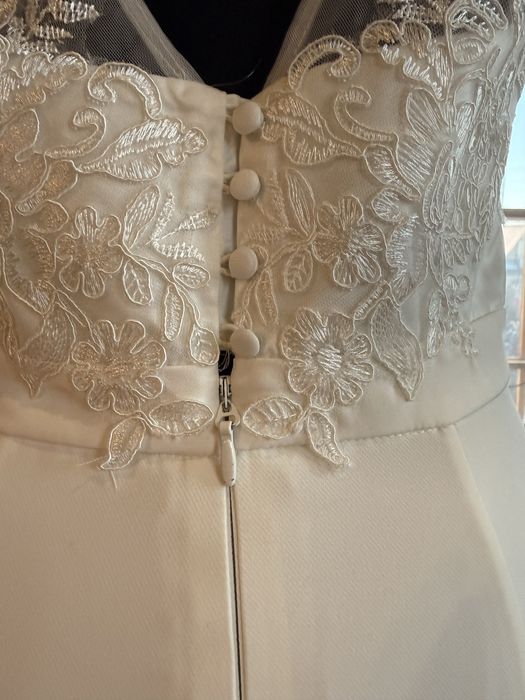 Продам сукню весільну