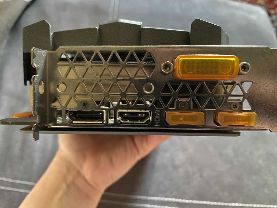 Видеокарта ZOTAC GTX 1070 AMP Extreme