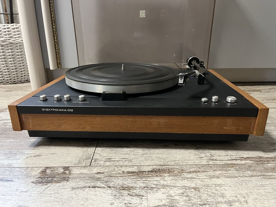 Проигрыватель винила, шасси, Электроника 012 «ранний»