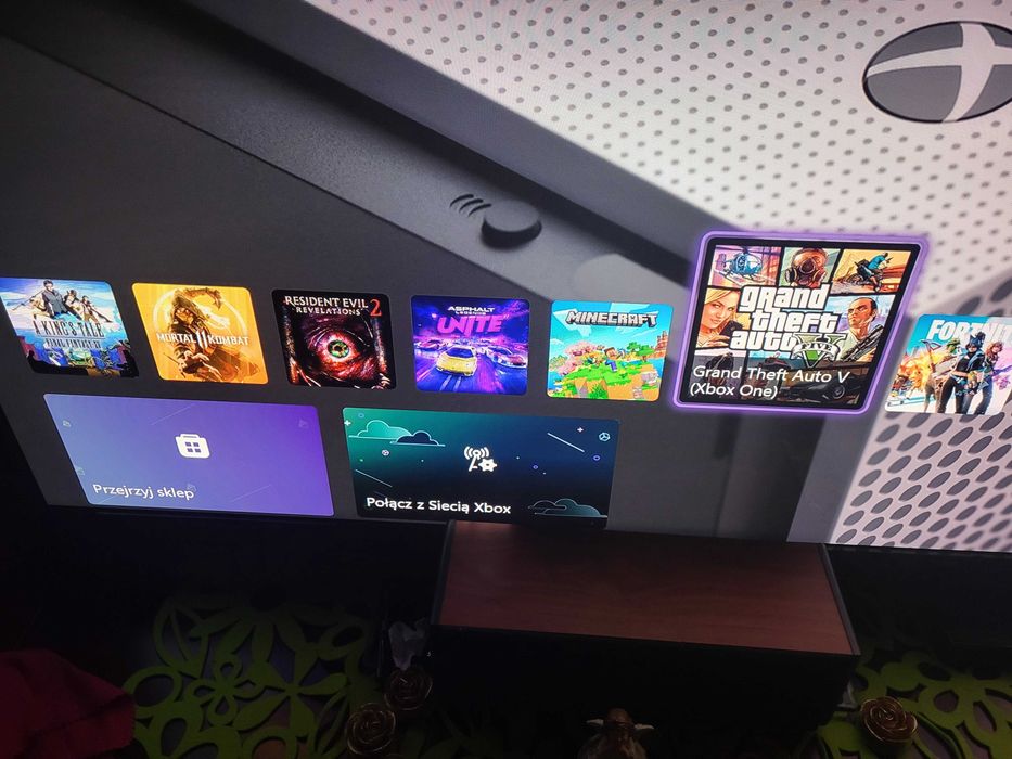 Xbox One S Digital 1TB + 6 Gier Stan Bdb
