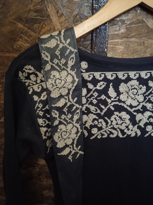 Сукня з вишивкою