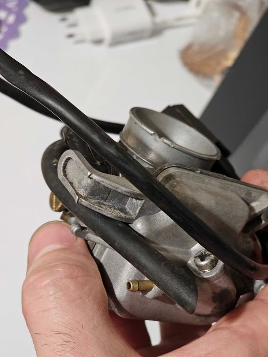 Оригінальний карбюратор suzuki lets