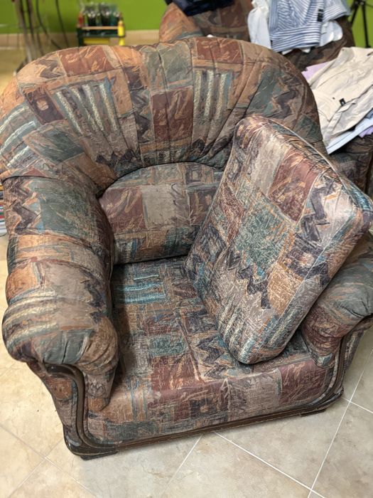 2 Sofas indivuais antigo em otimo estado muito confortavel