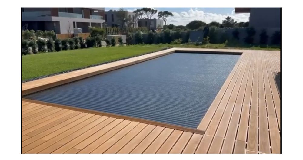 Beutiful pool covers Mergluho Salgado Piscinas e Spas