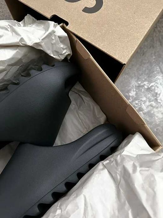 Yeezy_Slide_onyx_Czarny 38