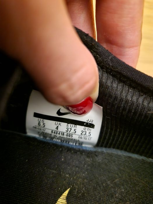 Кросівки жіночі Nike