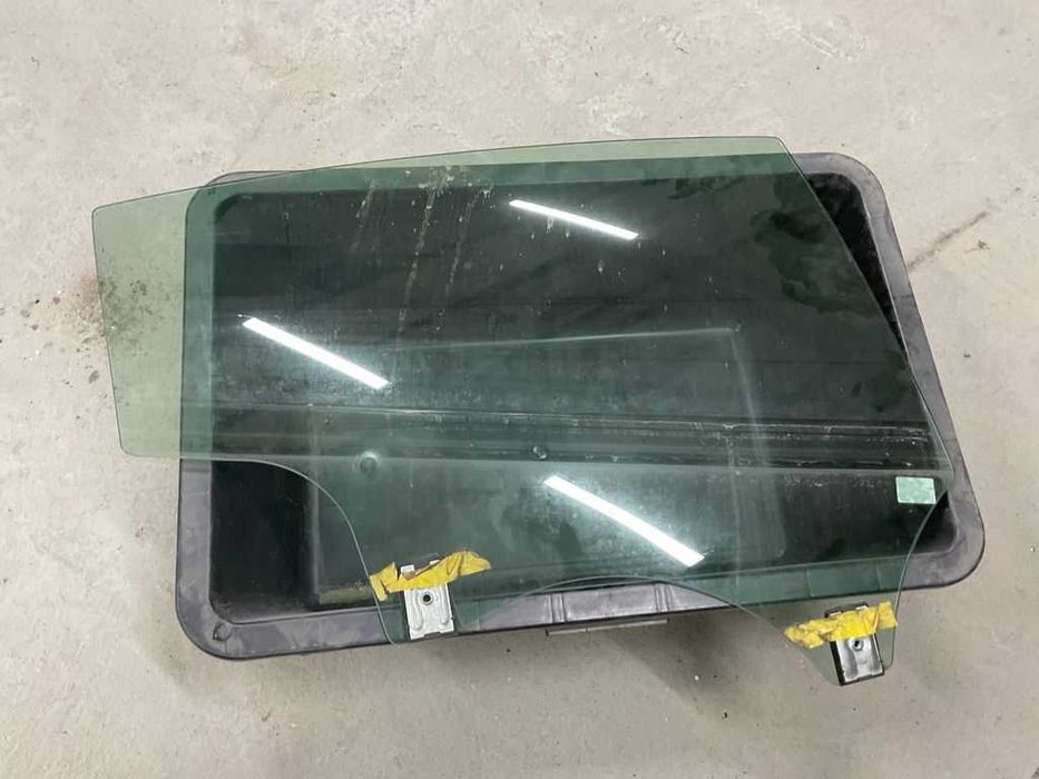 Скло заднє праве Tesla Model 3 18-23 разборка тесла