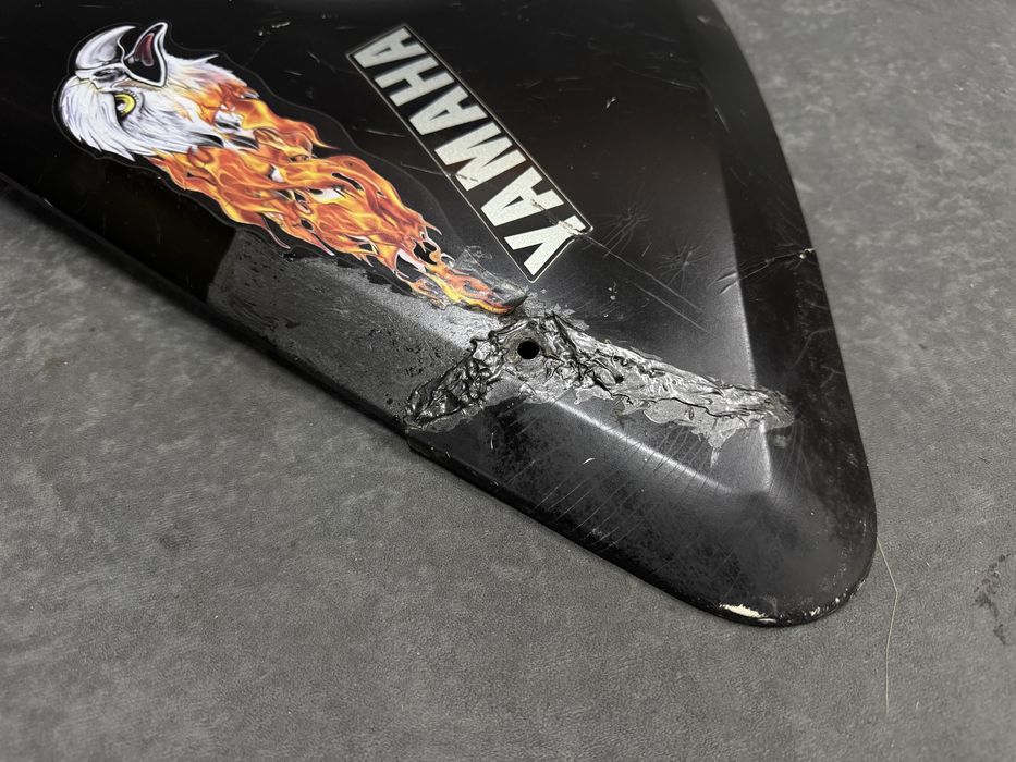 Bumerang prawy Yamaha YZF R125 bok boczek owiewka plastik osłona prawa plastik