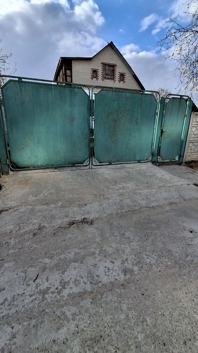 В продажу ворота із фірткою