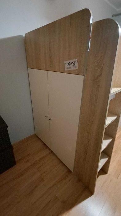 Łóżko piętrowe z biurkiem