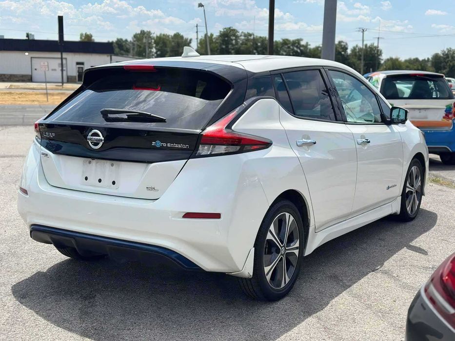 Nissan LEAF SL      2018