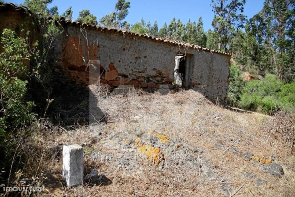 Prédio misto - Serrado — São Teotónio, Beja