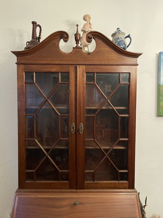 Escrivaninha de madeira