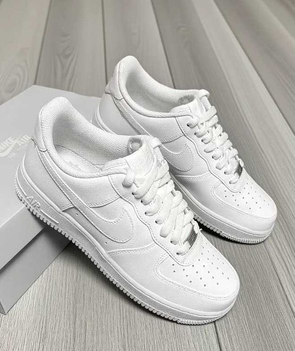Buty Nike Air Force 1 Low '07 White R.37.5
