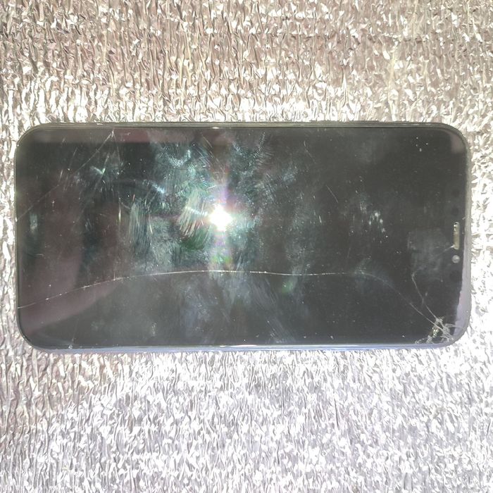 Продам Iphone XR неробочий