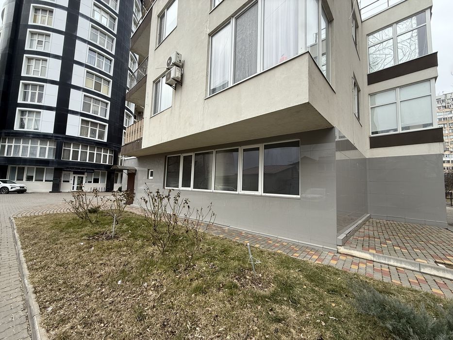 Фасад / поселок . Продам коммерцию в новострое Гранд Парк . Студия