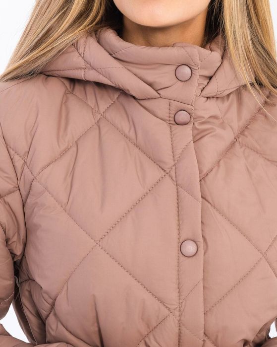 Стьобане жіноче пальто