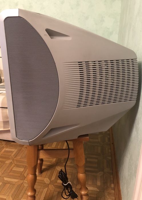 Телевізор Samsung з плоским екраном LG FD Trinitron