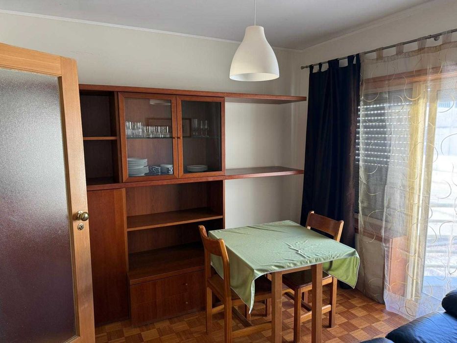 Arrendamento de apartamento T1 na Rua de Camões, junto ao Metro da Trindade, centro do Porto