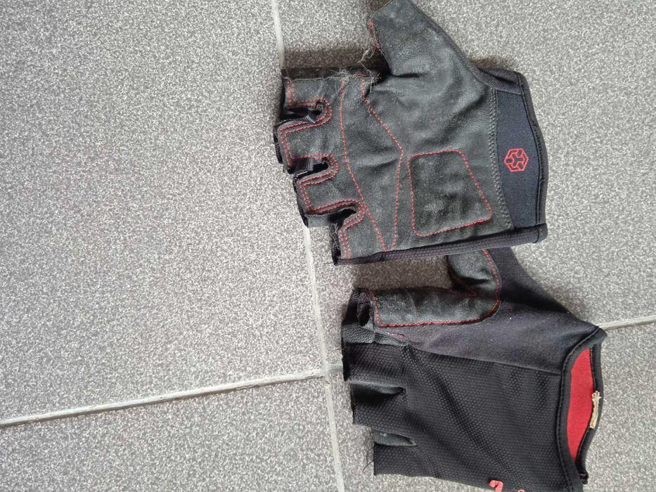 Luvas de desporto novas. Não respondo a SMS.