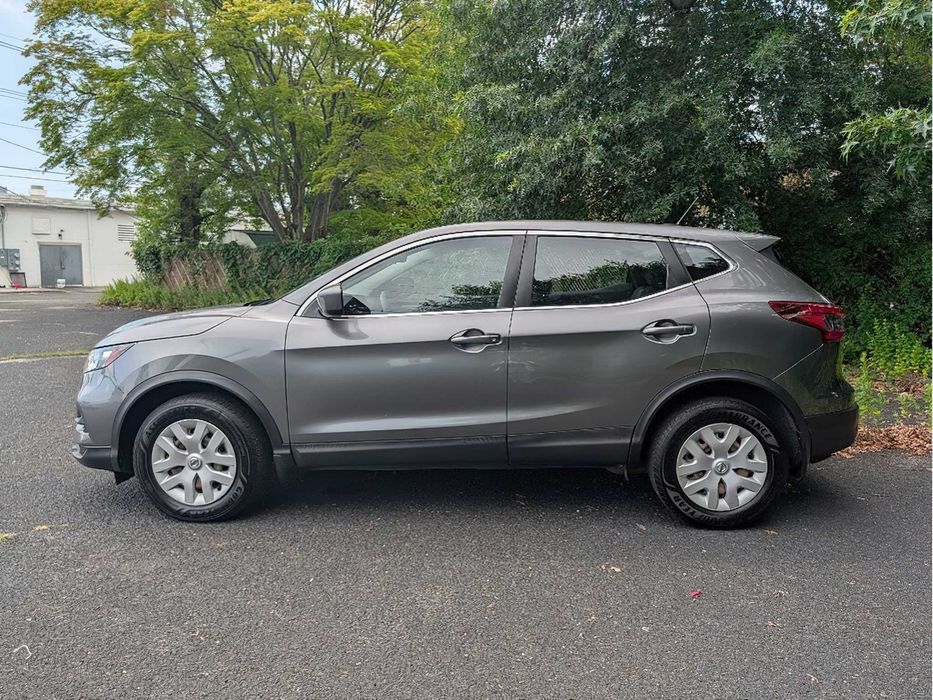 Nissan Rogue Sport      2021