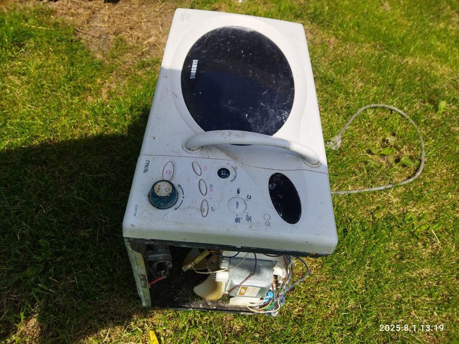 Віддам на запчастини мікрохвильовіку самовивіз район авторинку 095-014