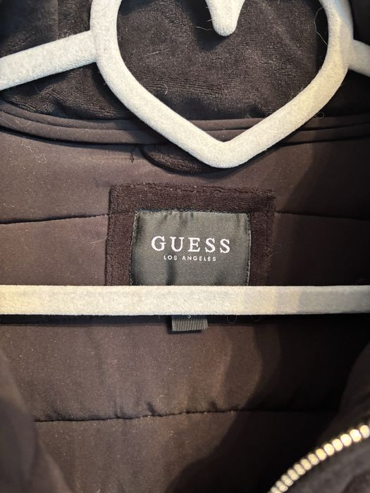 Czarna pikowana kurtka guess