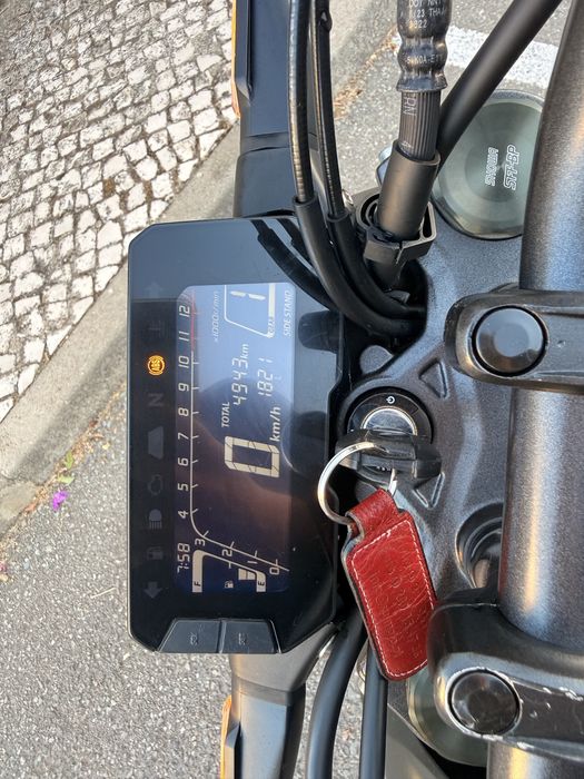 Honda CB300R  mate cafe