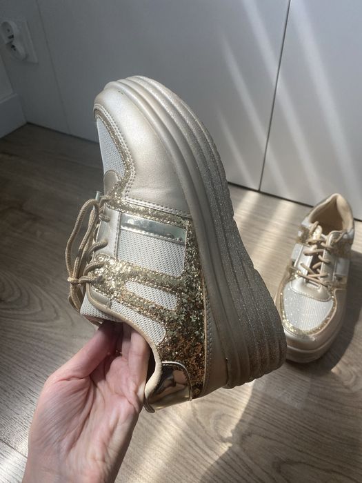 Nowe złote buty na grubszej podeszwie 38