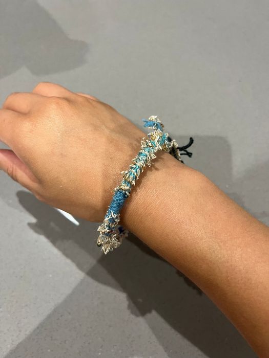 pulseira nova artesanal de marca portuguesa em tons azuis