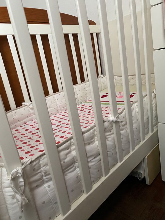 Berço branco para bebé
