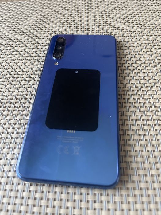Телефон Xiaomi 9 SE