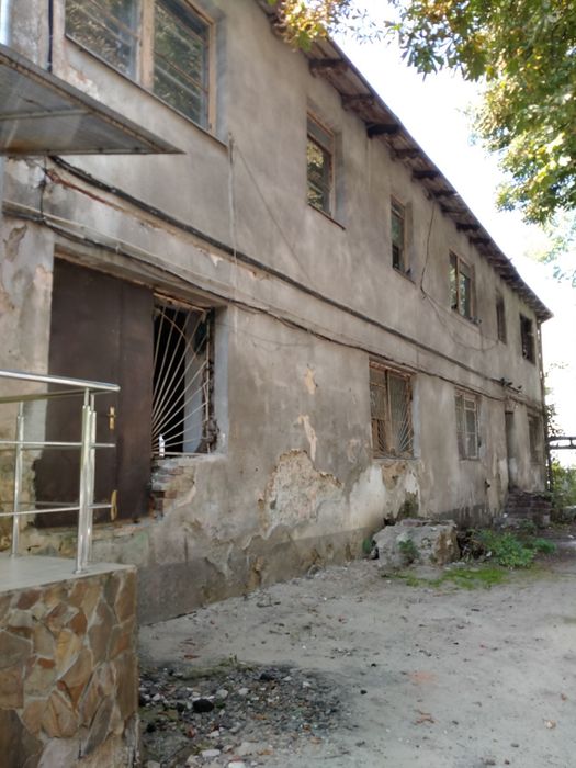 Оренда комерційного приміщення двоповерхова споруда в районі цирку