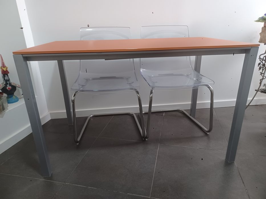 Mesa de cozinha com cofre Cancio