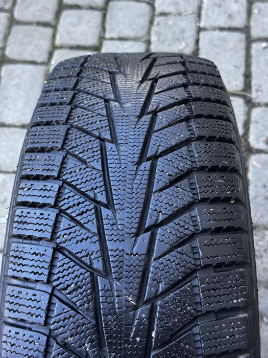 Зимові шини Hankook Winter i*cept iz 2 XL 215/65/r16 102T