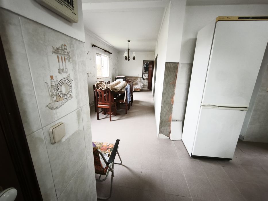 Moradia rústica T2 
Dois quartos 
Duas casas de banho 
Sala de estar