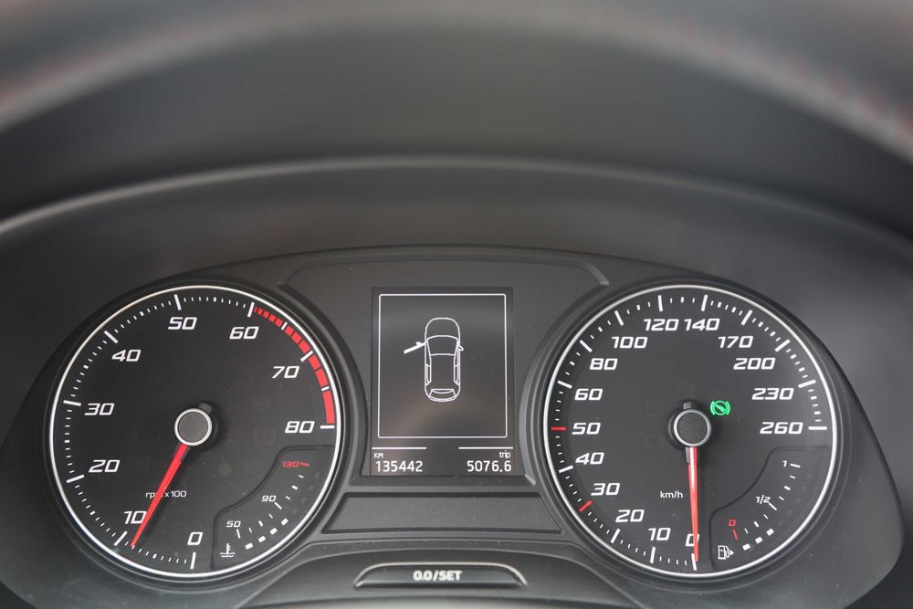 SEAT Leon 2015 Авто