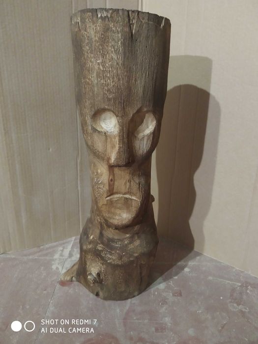 Дерев'яна статуя