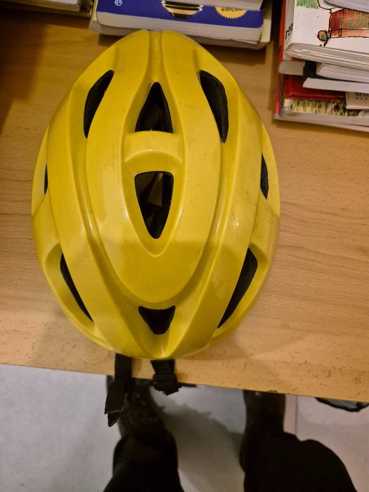 capacete amarelo marca toimsa de ciclismo