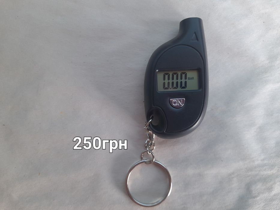 Вольтметр в прикуриватель авто, манометр шинный