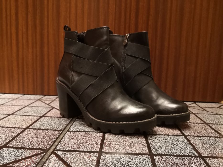 Buty czarne na słupku obcas