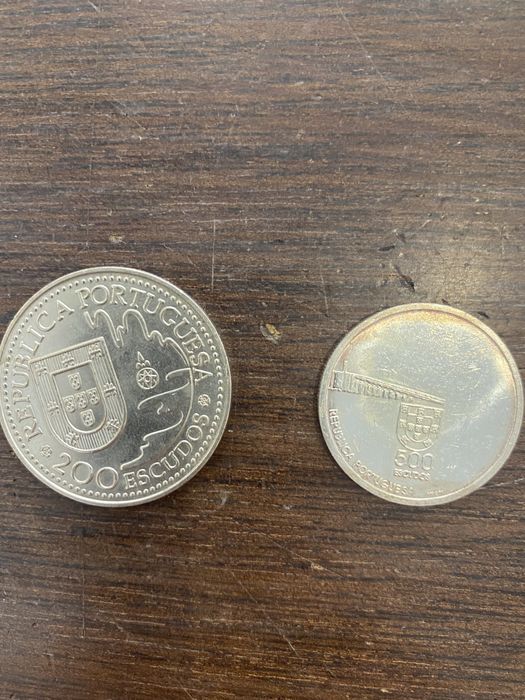 Moedas de colecao variadas