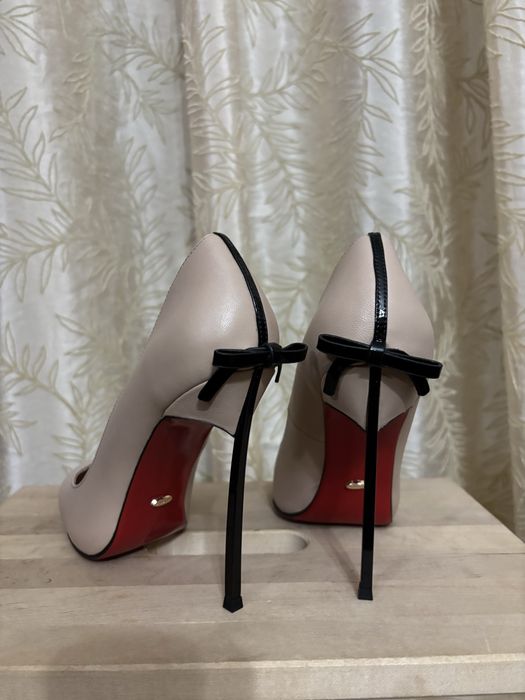 Туфлі натуральна шкіра Італія розмір 39 , устілка 25 см, шпілька 10 с