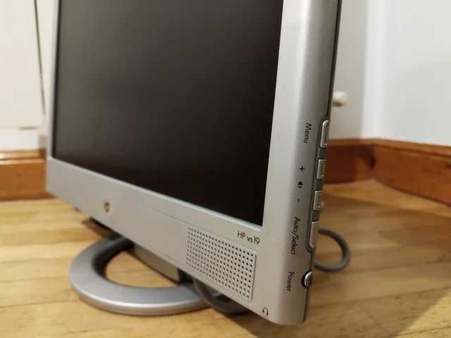 Monitor HP HSTND-2L07 - LCD TFT colorido de 19" - 1440x900