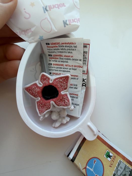 Фігурки кіндер stranger things