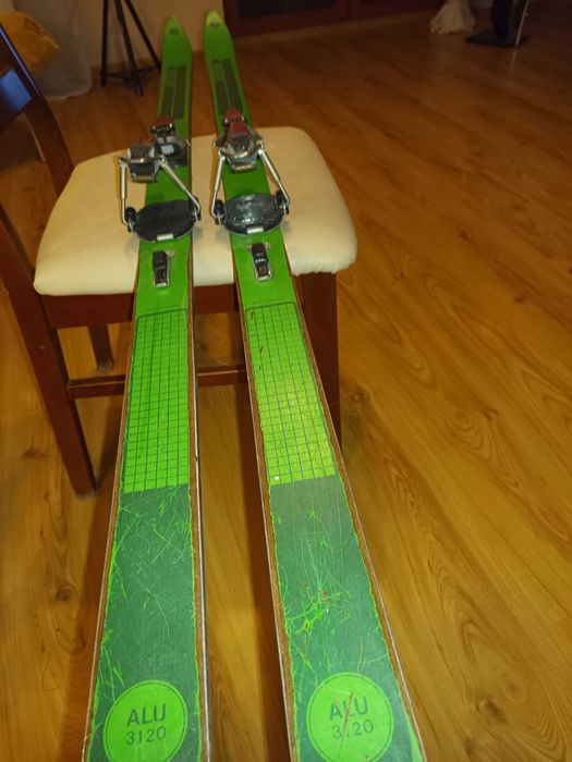 Narty zjazdow Atomic