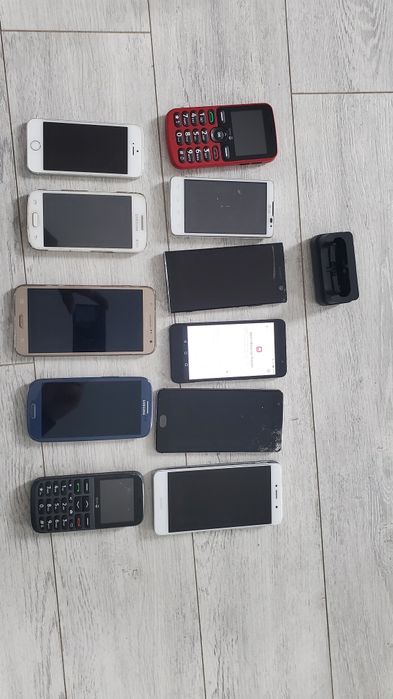 Мобільні телефони 11 шт. На запчастини або під відновлення.