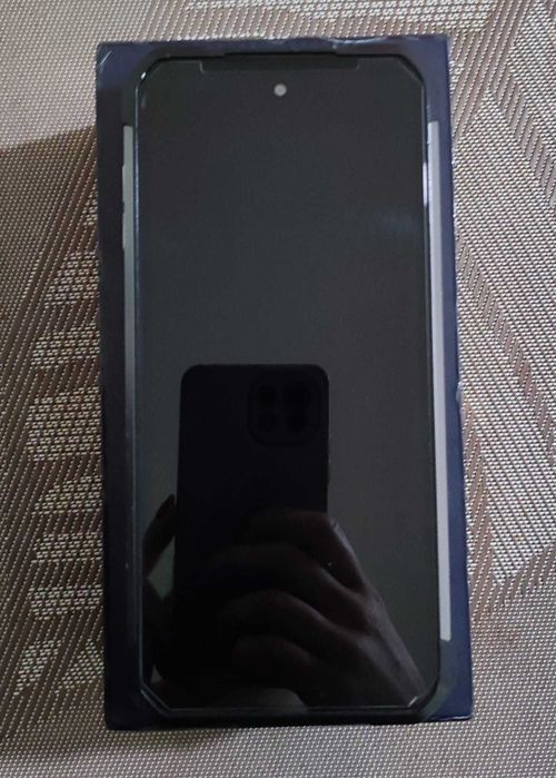 Telemóvel TANK 2 com projetor