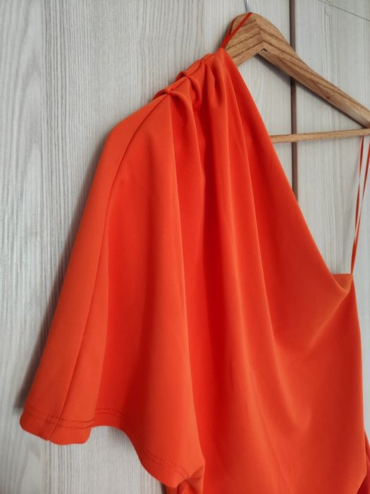 Pomarańczowy asymetryczny top na jedno ramię Zara S 36